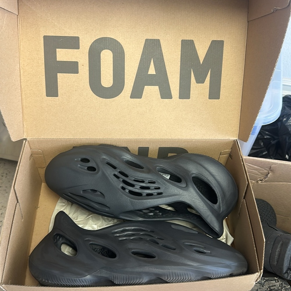 onyx yeezy foam runners men’s 14